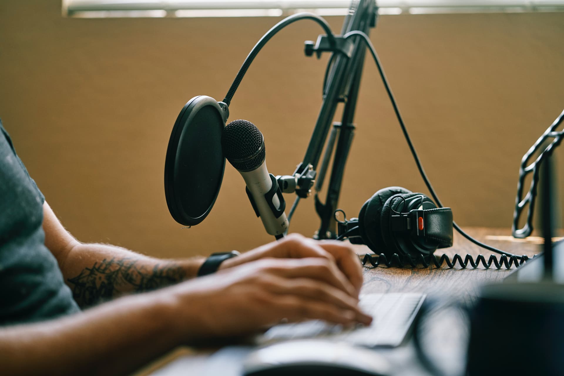 News podcasting goes paid