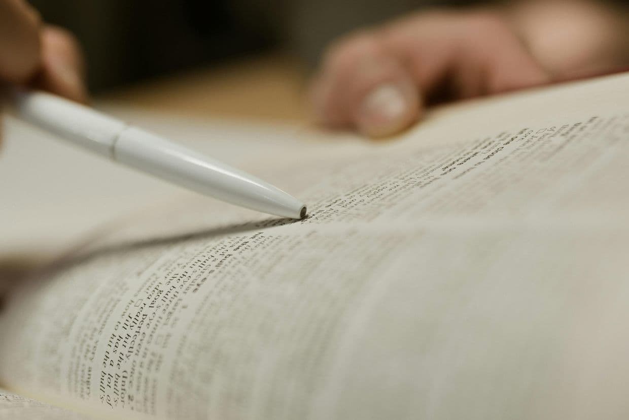 Building an AI proofreader at Zerkalo: what LLMs can and cannot do in a newsroom